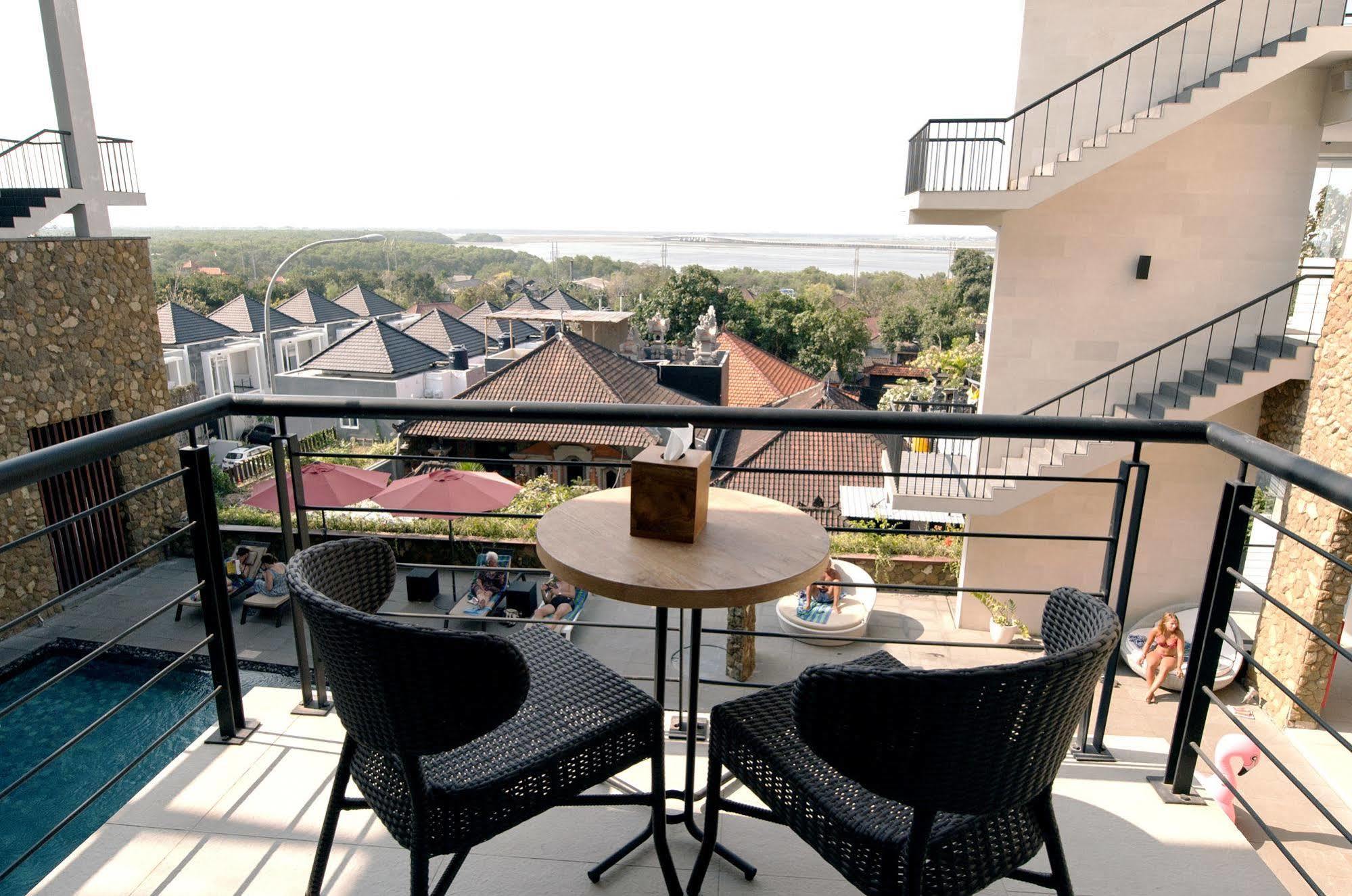 Mahogany Hotel Нуса Дуа Екстериор снимка